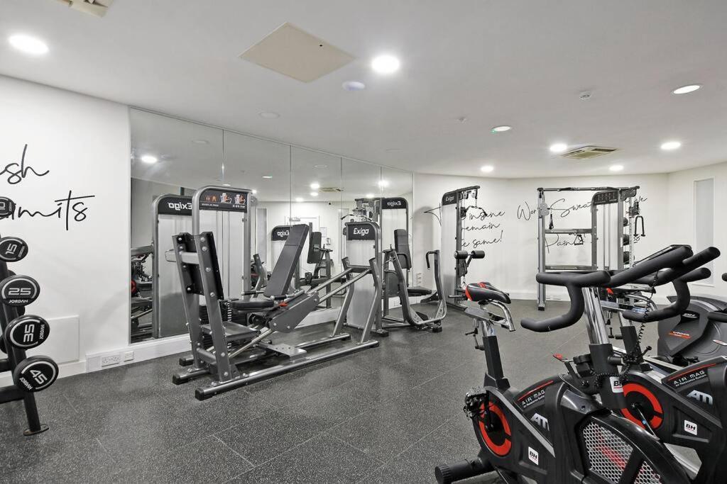 Perfectly Located City Centre Studio Apartment - West One With Free Wifi, Gym Access, Netflix Шефилд Екстериор снимка