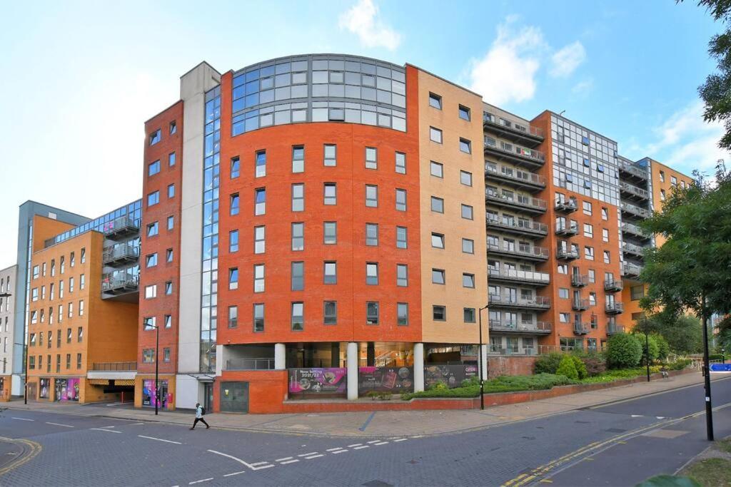 Perfectly Located City Centre Studio Apartment - West One With Free Wifi, Gym Access, Netflix Шефилд Екстериор снимка