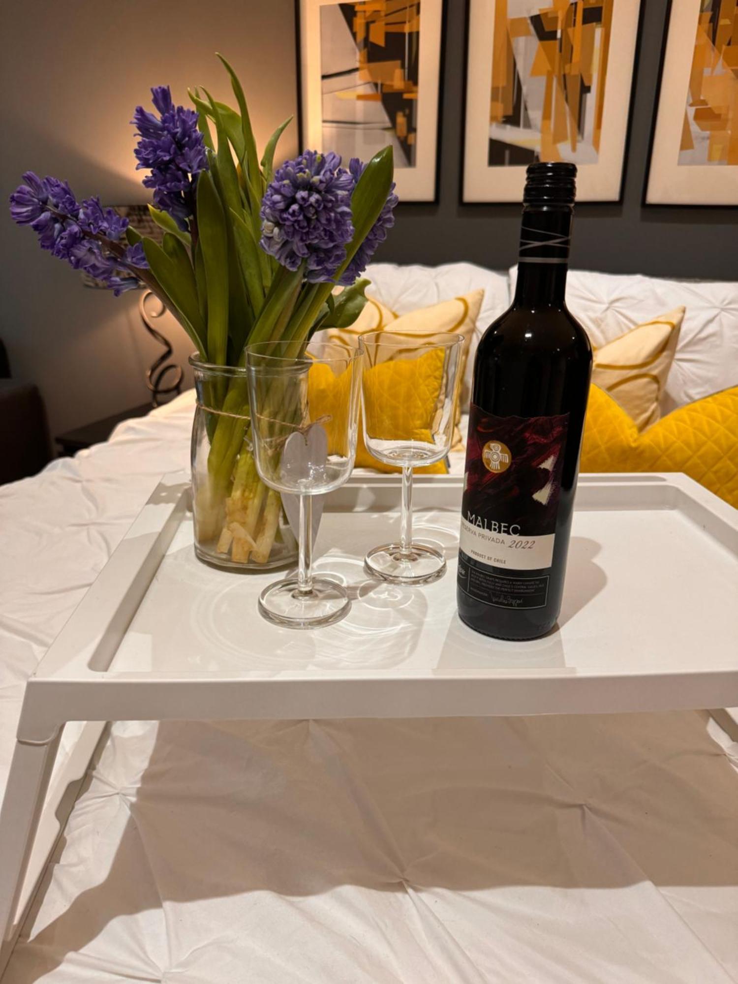 Perfectly Located City Centre Studio Apartment - West One With Free Wifi, Gym Access, Netflix Шефилд Екстериор снимка